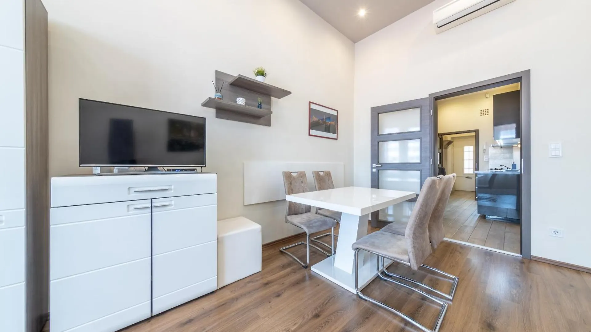 Eagle-Eye Downtown Apartments By Souperapartments Budapest 0*,  Ungern